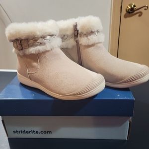 Girls Stride Rite Boot Size 2 Wide Brand New Style Tessa